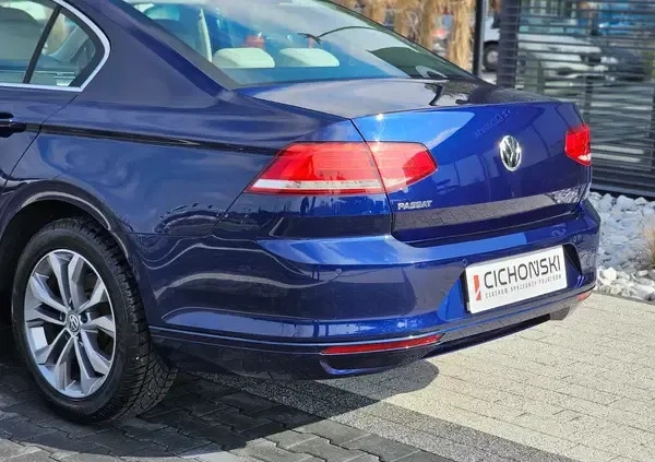 Volkswagen Passat cena 54900 przebieg: 189742, rok produkcji 2018 z Krzanowice małe 781